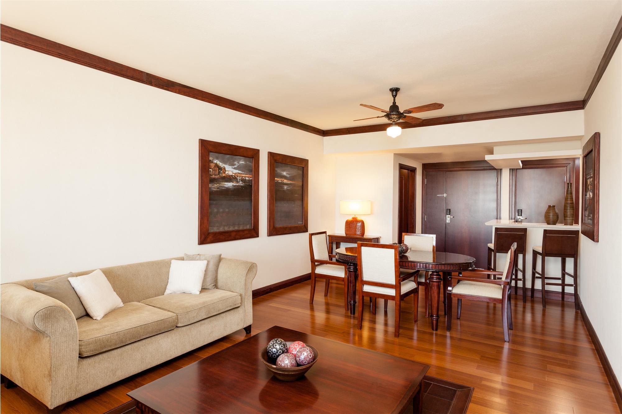 Sheraton Colonia Golf & Spa Resort Colonia del Sacramento Exterior photo A living room with a ceiling fan