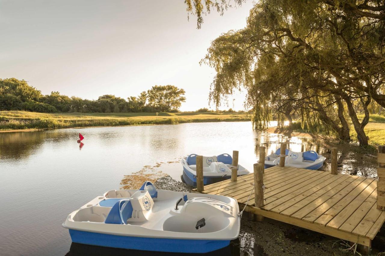 Sheraton Colonia Golf & Spa Resort Colonia del Sacramento Exterior photo The lake at the park