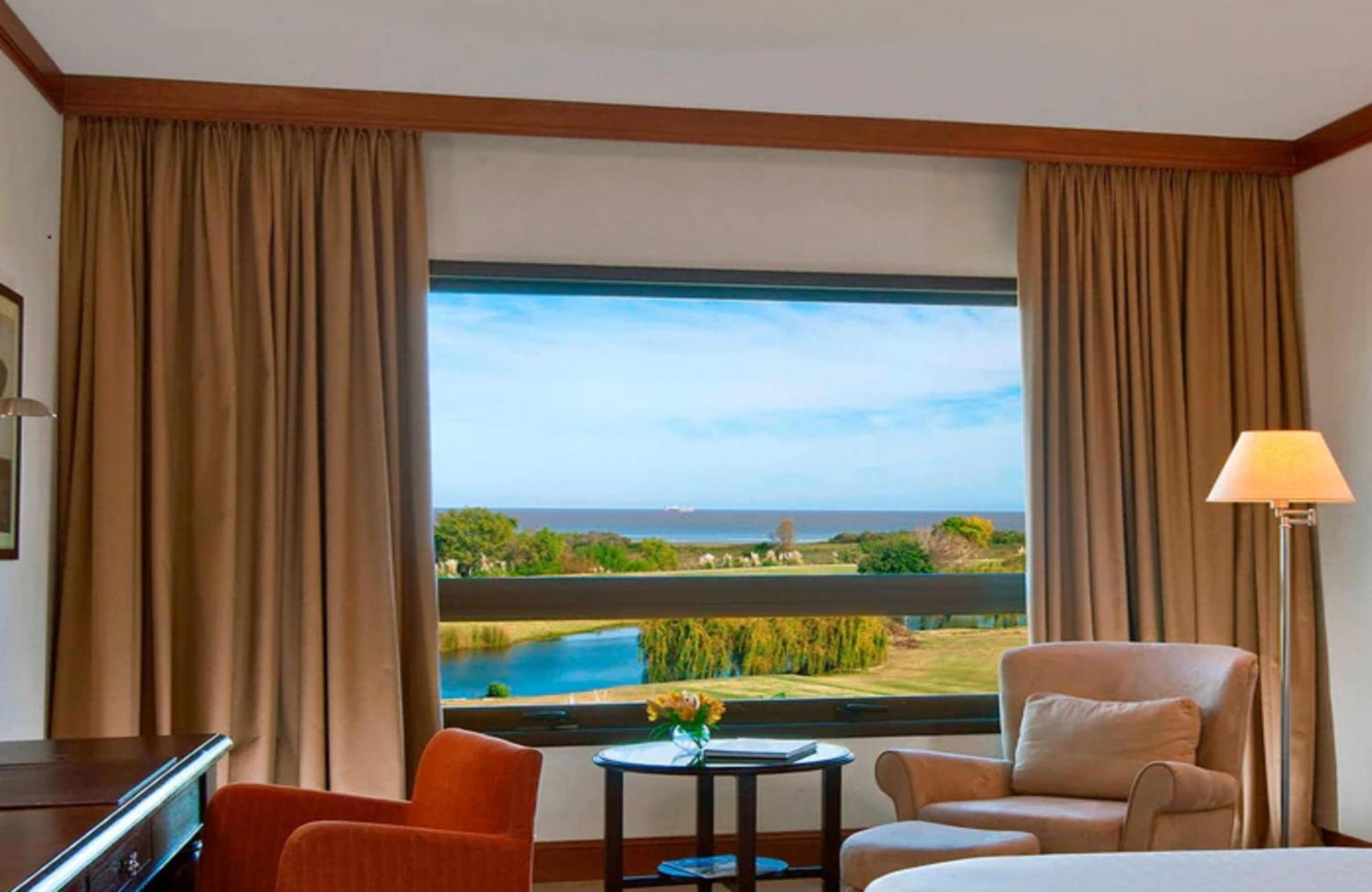 Sheraton Colonia Golf & Spa Resort Colonia del Sacramento Exterior photo A room at the Sheraton Vistana Resort