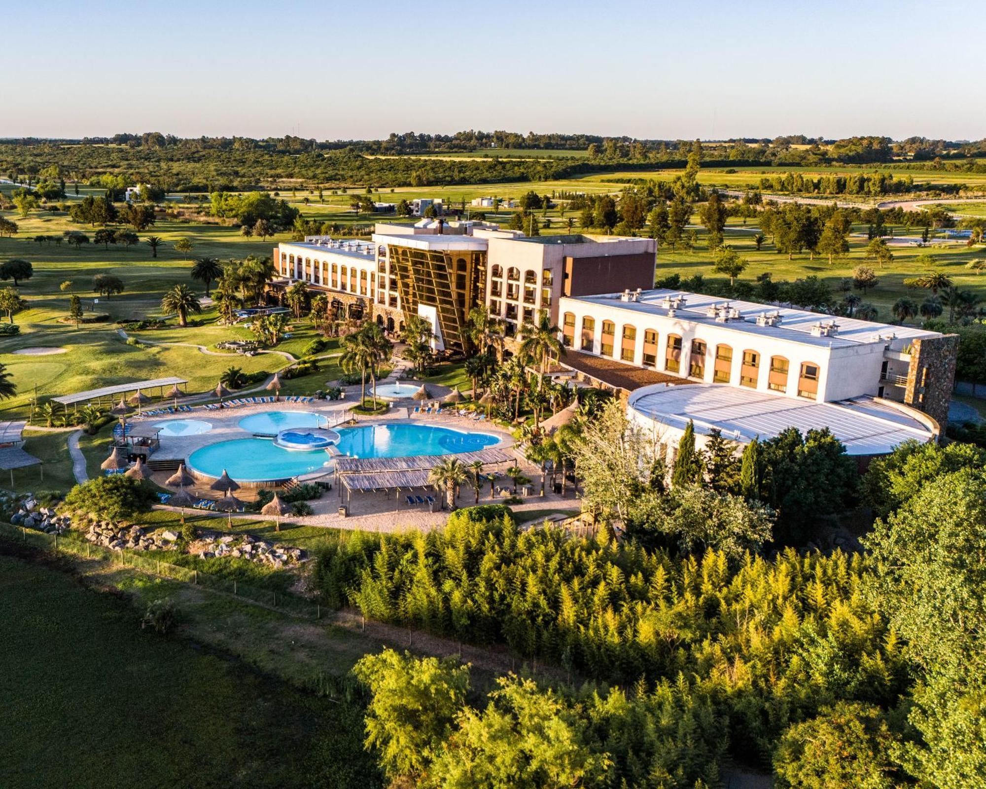 Sheraton Colonia Golf & Spa Resort Colonia del Sacramento Exterior photo Aerial view of the hotel