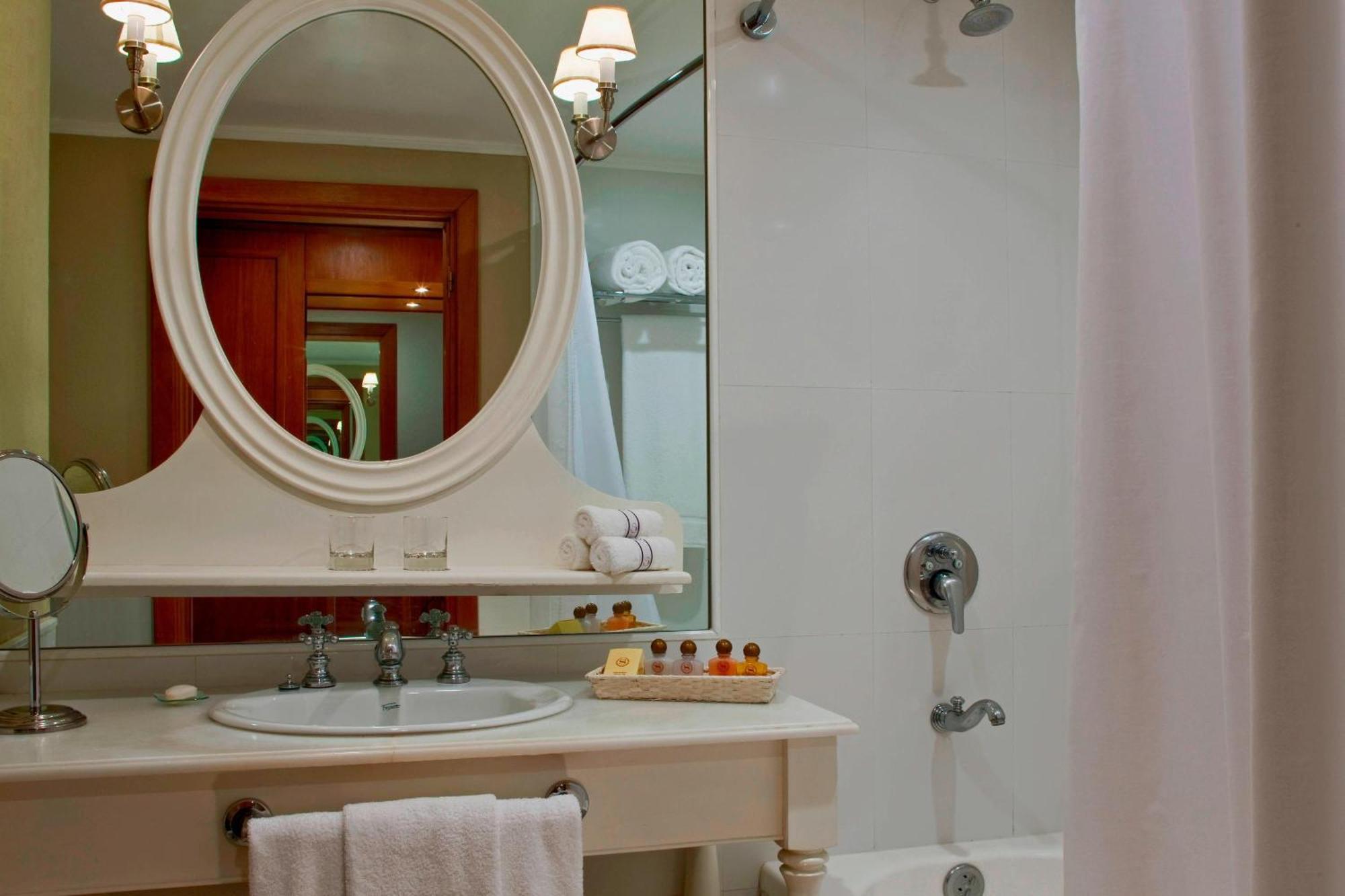 Sheraton Colonia Golf & Spa Resort Colonia del Sacramento Exterior photo