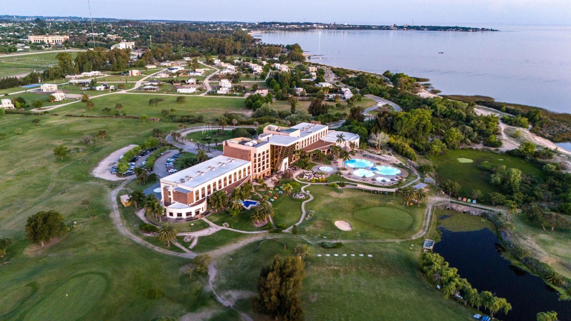 Sheraton Colonia Golf & Spa Resort Colonia del Sacramento Exterior photo Aerial view of the hotel