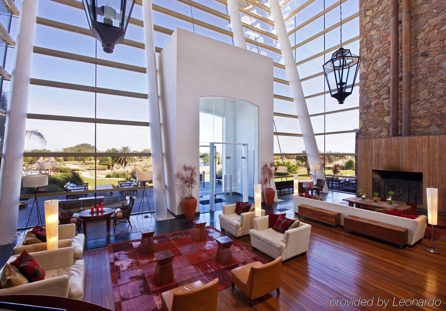 Sheraton Colonia Golf & Spa Resort Colonia del Sacramento Interior photo Interior of the clubhouse
