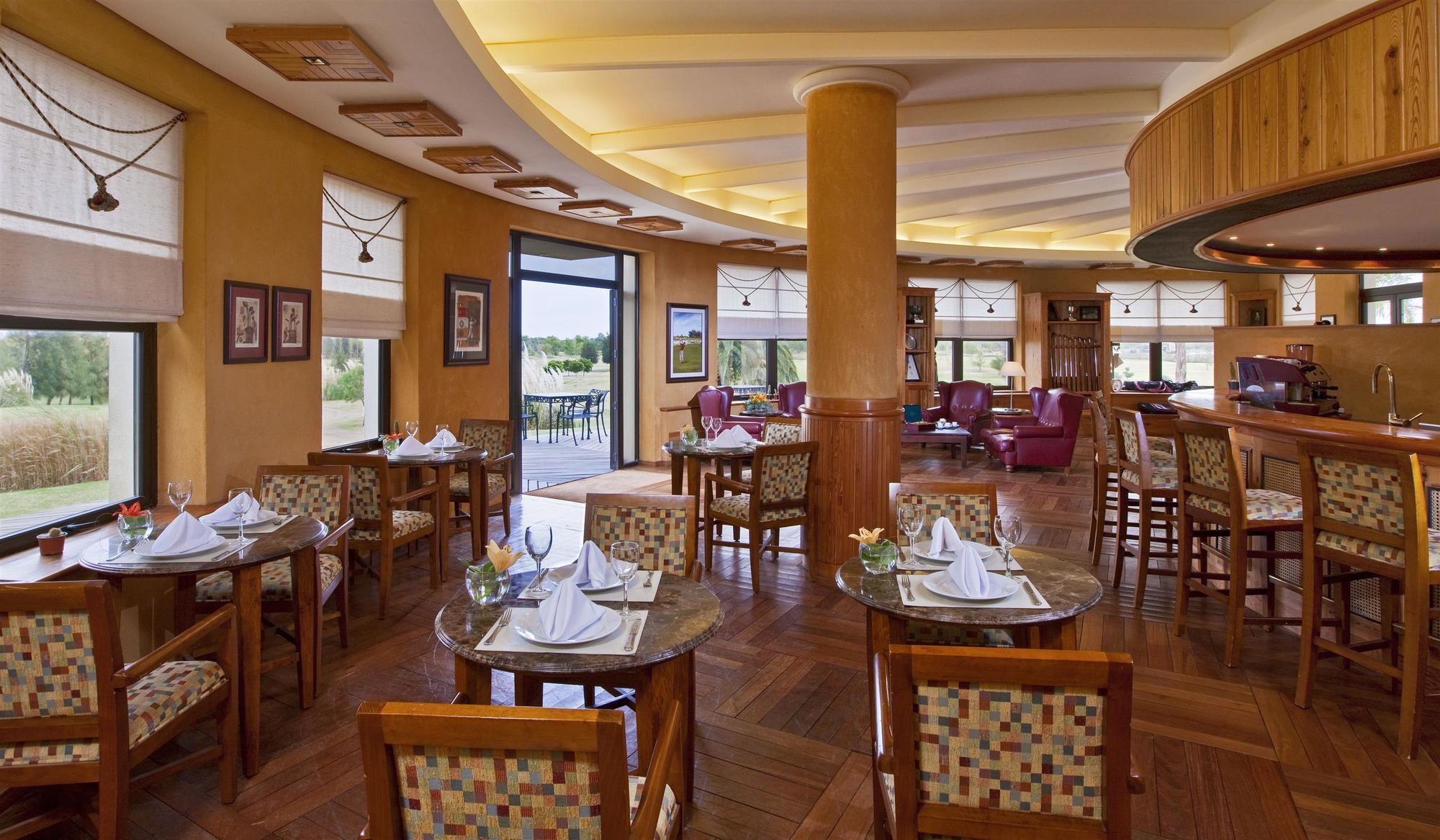 Sheraton Colonia Golf & Spa Resort Colonia del Sacramento Exterior photo Club House